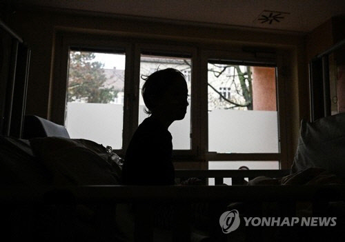 병상의 어린이  [EPA=연합뉴스]